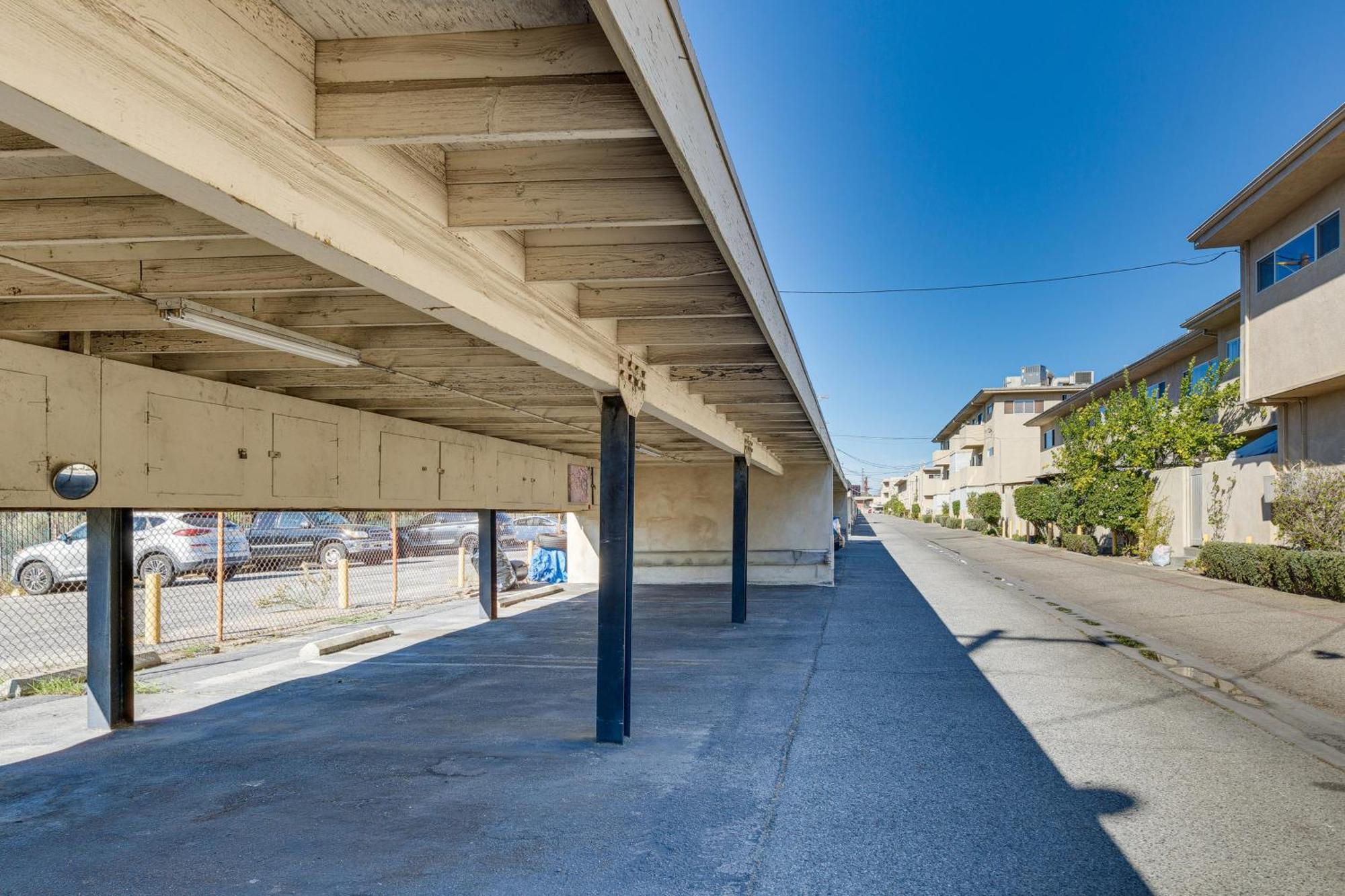 Los Angeles Townhome Off-Street Parking And Balcony Exterior photo