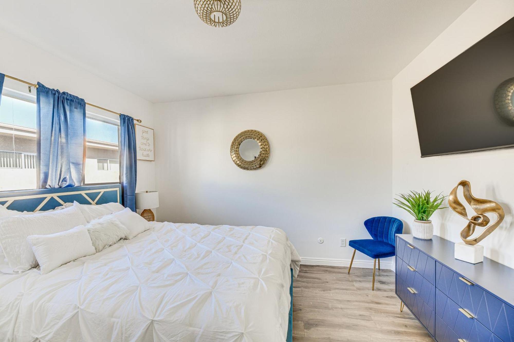 Los Angeles Townhome Off-Street Parking And Balcony Exterior photo