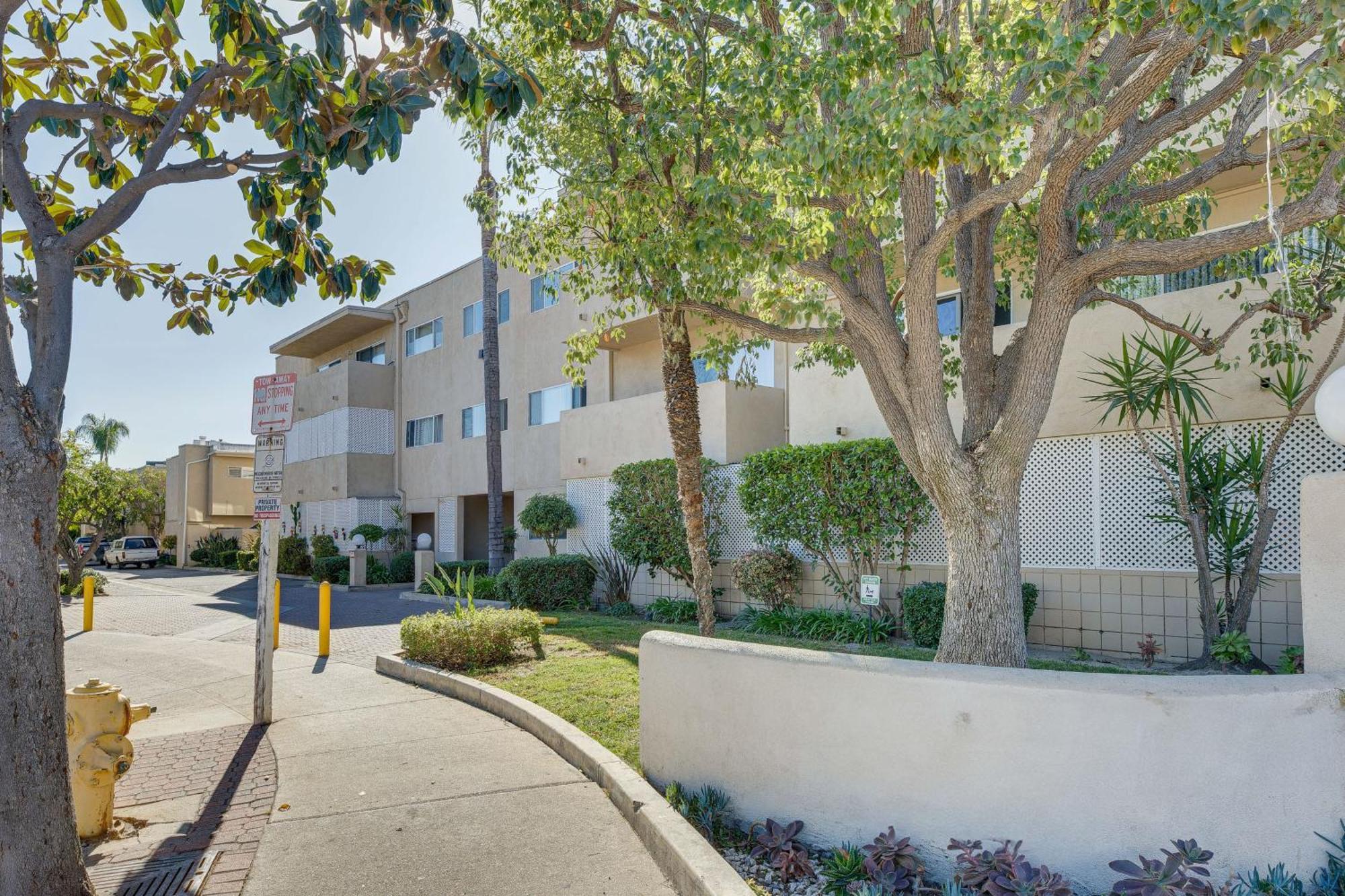 Los Angeles Townhome Off-Street Parking And Balcony Exterior photo