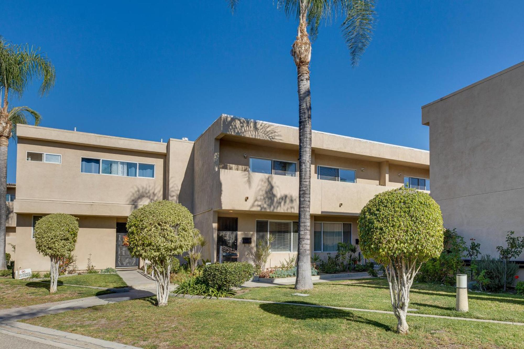 Los Angeles Townhome Off-Street Parking And Balcony Exterior photo